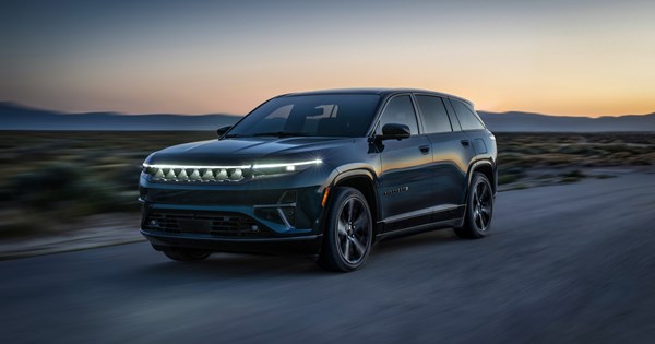 Αποστολή στη Φρανκφούρτη: Επιτέλους τετρακίνητο Jeep Avenger 4xe - εικόνα 1