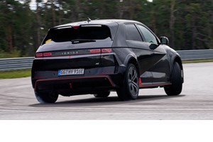Δείτε στην πράξη την αυτόνομη οδήγηση της Tesla FSD Beta (video) - εικόνα 1