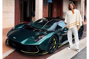 Η Aston Martin Valhalla δεν έχει όπισθεν-δείτε πώς κινείται προς τα πίσω - εικόνα 1