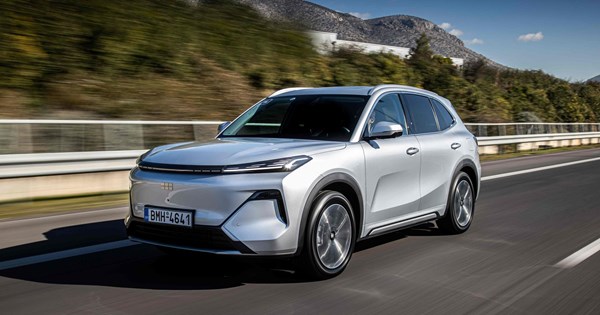 Ο σουπερ σταρ του ποδοσφαίρου με μία από τις πιο σπάνιες Bugatti στον κόσμο - εικόνα 9