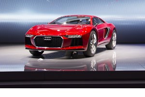 Ανατροπή νταλίκας που μετέφερε πολλά supercars - εικόνα 1