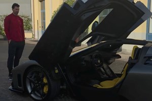 Ο Brad Pitt "ξεσαλώνει" με μια Mercedes-AMG GT 4-Door Coupe - εικόνα 2