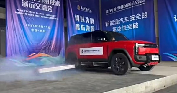 Η αξέχαστη διαφήμιση της Audi για το R8 με μοναδικό σενάριο τον ήχο του V10 (video) - εικόνα 4