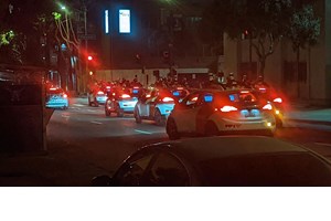 Όταν οι πολίτες κάνουν έξυπνο σαμποτάζ σε αυτόνομα ταξί (+video) - εικόνα 1