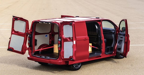 Ποια μεγάλη μητρόπολη έχει ηλεκτρικά ασθενοφόρα Ford E-Transit (video) - εικόνα 5