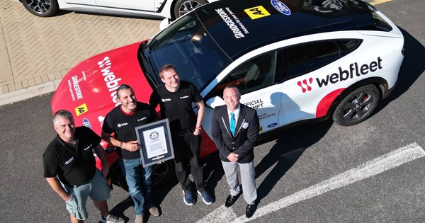 Δείτε το κινεζικό MPV που θέλει να ανταγωνιστεί τη Rolls-Royce (video) - εικόνα 4