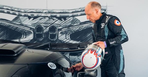 Πώς είναι να οδηγείς με 490 km/h-Ο άνθρωπος πίσω από το ρεκόρ αποκαλύπτει τα μυστικά του - εικόνα 1