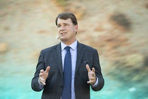 Ο πρόεδρος της Ford ποστάρει θέμα με νεκροφόρα Mustang Mach-E - εικόνα 1