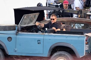 Δείτε πόσο πουλήθηκε το κλασικό Land Rover του Daniel Craig - εικόνα 1