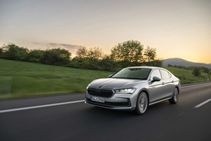 Skoda Elroq: Πρώτες εικόνες και στοιχεία του νέου ηλεκτρικού SUV - εικόνα 1