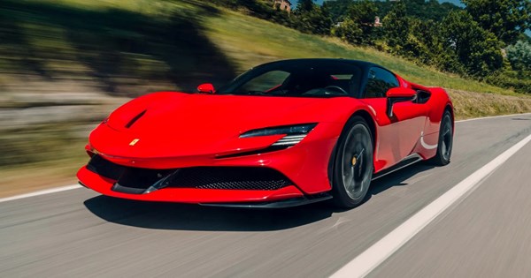 Η Ferrari σταματάει την παραγωγή του πρώτου μοντέλου της που έμπαινε στην πρίζα - εικόνα 4