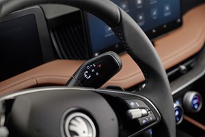 Skoda Superb Sleeper: Με 477 ίππους που δεν του φαίνονται - εικόνα 2