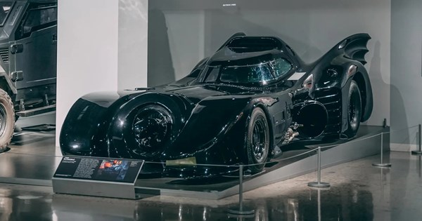 Πόσο κοστίζει ένα πιστό αντίγραφο του Batmobile Tumbler - εικόνα 1