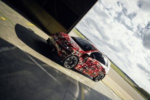 Η ηλεκτρική Porsche Cayenne καταργεί τα καλώδια φόρτισης (video) - εικόνα 6