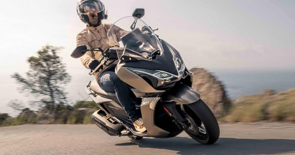 Με δυναμικό στιλ το νέο Peugeot XP 400 Allure στα μεσαία scooter - εικόνα 5
