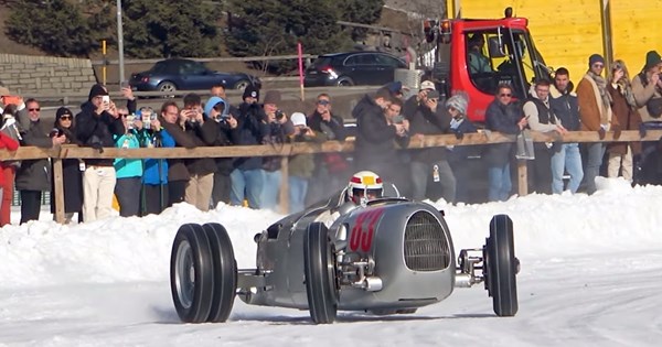 Το πιο παραδοσιακό drift που έγινε ποτέ: με άμαξα και έναν ίππο (+video) - εικόνα 1