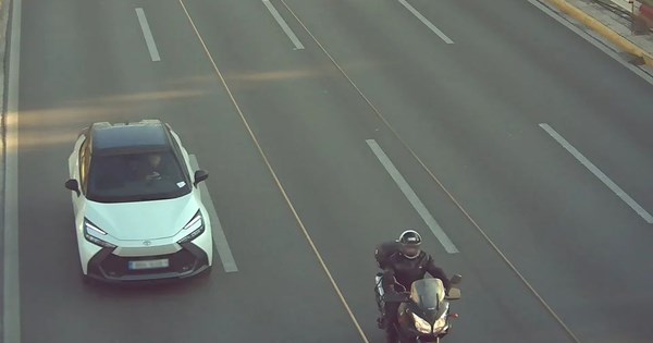 Επιστρέφουν οι πινακίδες κυκλοφορίας για τα Χριστούγεννα - εικόνα 2