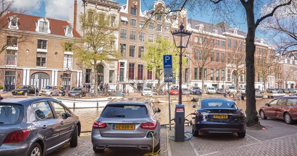 To Tesla Model 3 τον έσωσε από τις σφαίρες της Χαμάς (εικόνες) - εικόνα 4