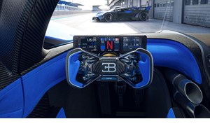 Αυτός είναι ο άνθρωπος που εξελίσσει και οδηγεί την απίστευτη Bugatti Bolide - εικόνα 9