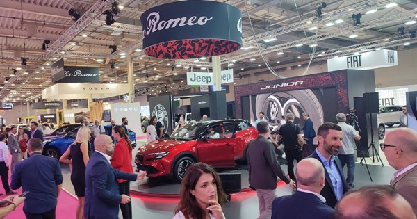 Αυτή είναι η νέα McLaren W1-η πιο δυνατή McLaren όλων των εποχών (εικόνες, video) - εικόνα 12