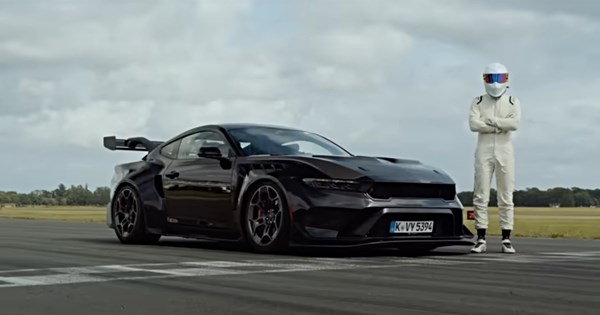 Η Ford θα αποκαλύψει νέο αυτοκίνητο υψηλών επιδόσεων στο Ντιτρόιτ - εικόνα 1