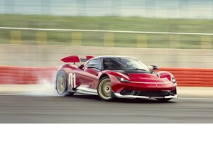 H Aston Martin Valour είναι ένα εορταστικό V12 με χειροκίνητο κιβώτιο - εικόνα 7