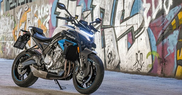 Νέες Suzuki GSX-8T και GSX-8TT: Ρετρό αισθητική με σπορ στοιχεία - εικόνα 6