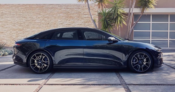 Το θωρακισμένο Lucid Air Sapphire μοιάζει βγαλμένο από ταινία του James Bond - εικόνα 1