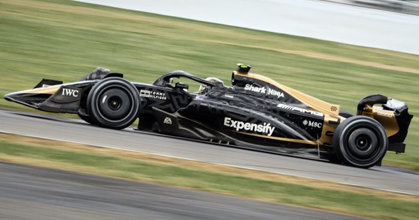 Γιατί σταμάτησαν τα γυρίσματα της ταινίας του Brad Pitt για την Formula 1 - εικόνα 1