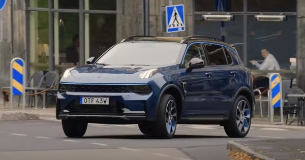 Τα McDonald's έφτιαξαν αυτοκίνητο, λέγεται Burgercuda και έχει ειδική υποδοχή για burgers (εικόνες) - εικόνα 7