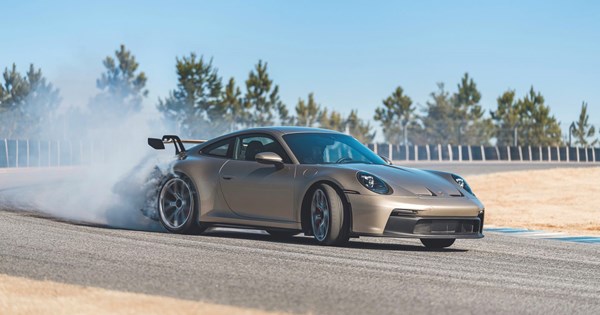 Video νέα Porsche 911 S/T: Στο τιμόνι της κορυφαίας 911 όλων των εποχών - εικόνα 5