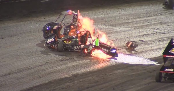 Tροχαίο στη Συγγρού: Αυτοκίνητο έκανε πέντε τούμπες (βίντεο) - εικόνα 1