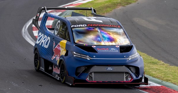 Οι απίθανες εκδόσεις του Ford Transit στα 60 χρόνια ιστορίας του - εικόνα 11