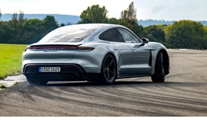 Αυτό είναι το σκάφος Frauscher με ηλεκτρικό κινητήρα Porsche - εικόνα 5