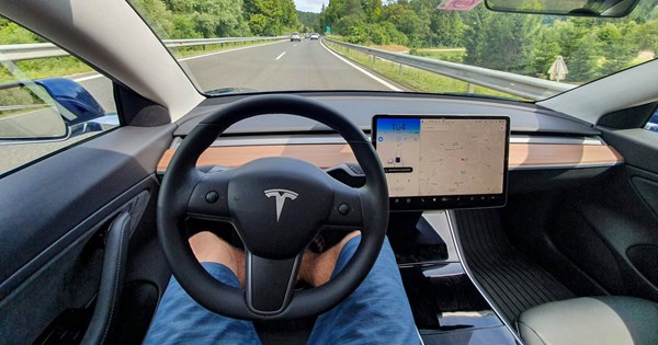 Θανατηφόρο τροχαίο με Tesla σε ημιαυτόνομη λειτουργία - εικόνα 1
