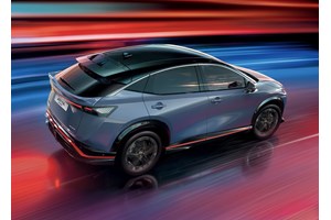 Η Sharp φτιάχνει αυτοκίνητο και είναι hitech γραφείο με ρόδες (video) - εικόνα 5