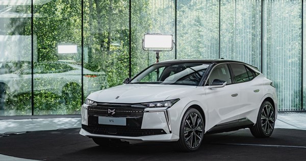 Skoda Slavia B: Ρετρό cafe racer έκπληξη από την Τσεχία - εικόνα 6