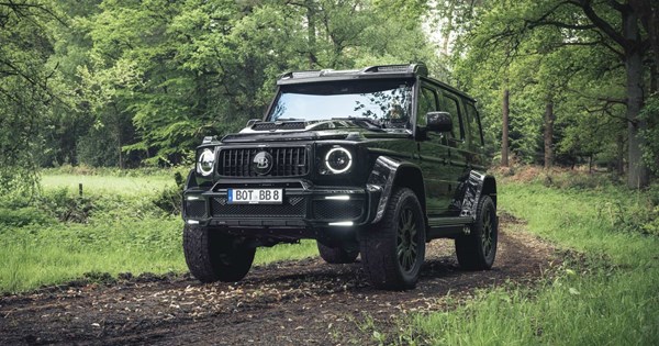 63χρονη καρφώνεται σε κολώνα φωτισμού στην εξέταση για δίπλωμα οδήγησης (video) - εικόνα 5