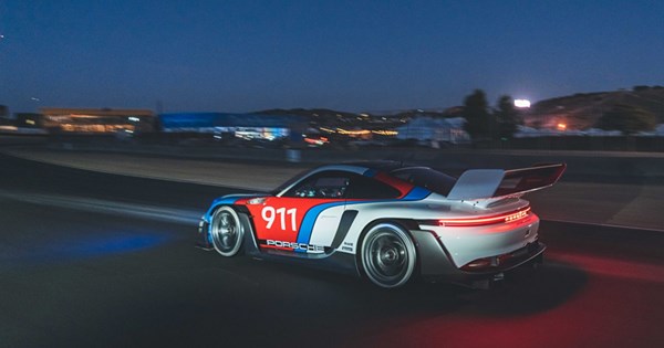 Αποστολή στην Πράγα για τη νέα Porsche Panamera: Γίνεται καλύτερη; - εικόνα 3