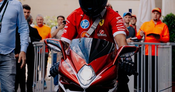 Πουλήθηκε η Ferrari F2001 του Michael Schumacher-είναι πια ένα από ακριβότερα μονοθέσια στην ιστορία - εικόνα 2