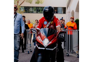 Πουλήθηκε η Ferrari F2001 του Michael Schumacher-είναι πια ένα από ακριβότερα μονοθέσια στην ιστορία - εικόνα 2