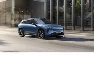 Σταθμοί ανταλλαγής μπαταρίας ηλεκτρικού: Θα μπορείς να βάλεις γεμάτη στο ηλεκτρικό Fiat 500e - εικόνα 3