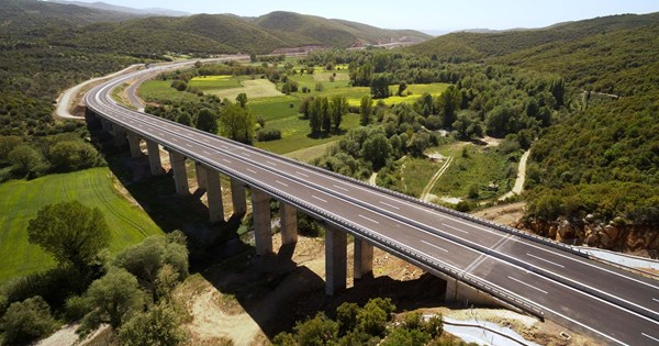 Εγκαινιάστηκε γέφυρα που αλλάζει την μετακίνηση στην Εύβοια - εικόνα 2