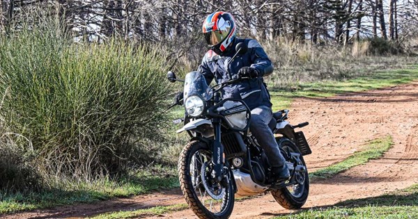 Πήραμε μια Royal Enfield HNTR 350 και την κάναμε Ohlins edition - εικόνα 1