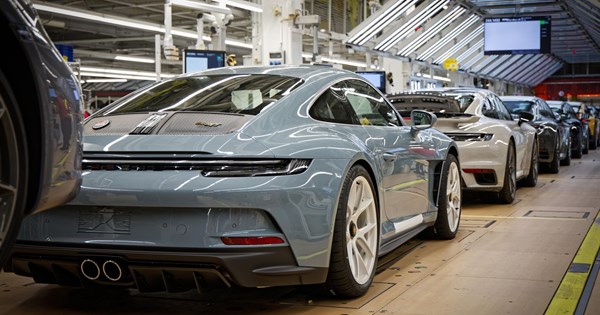 Όταν η εξατομίκευση μιας Porsche 911 S/T γίνεται με χιούμορ - εικόνα 1