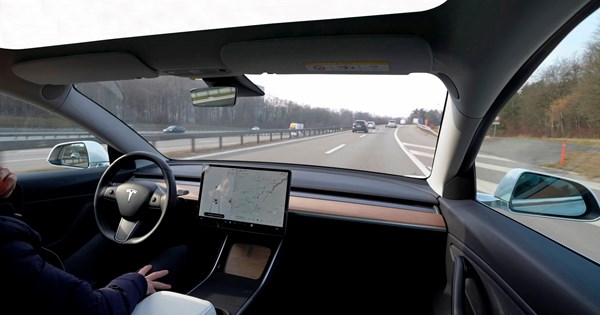 Τα Tesla πλέον φεύγουν μόνα τους από το εργοστάσιο (video) - εικόνα 1