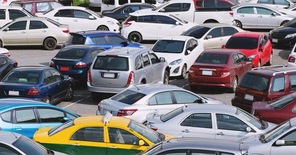 Τεράστιο νεκροταφείο αυτοκινήτων η πόλη της Βαλένθια (video) - εικόνα 2