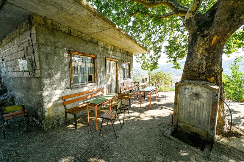 odoiporiko Albania Aprilia Tuareg