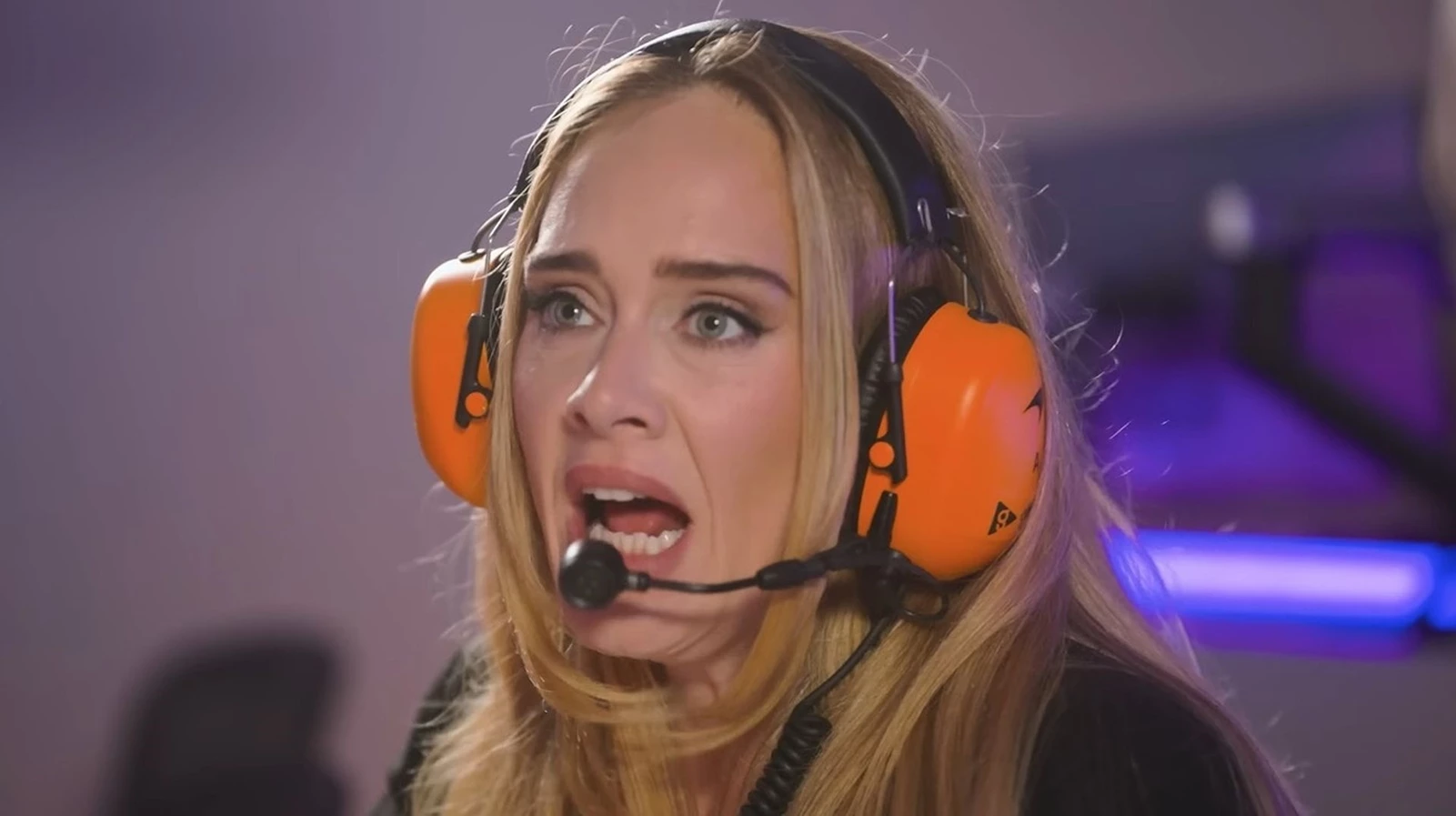 Η Adele στις εγκαταστάσεις της McLaren