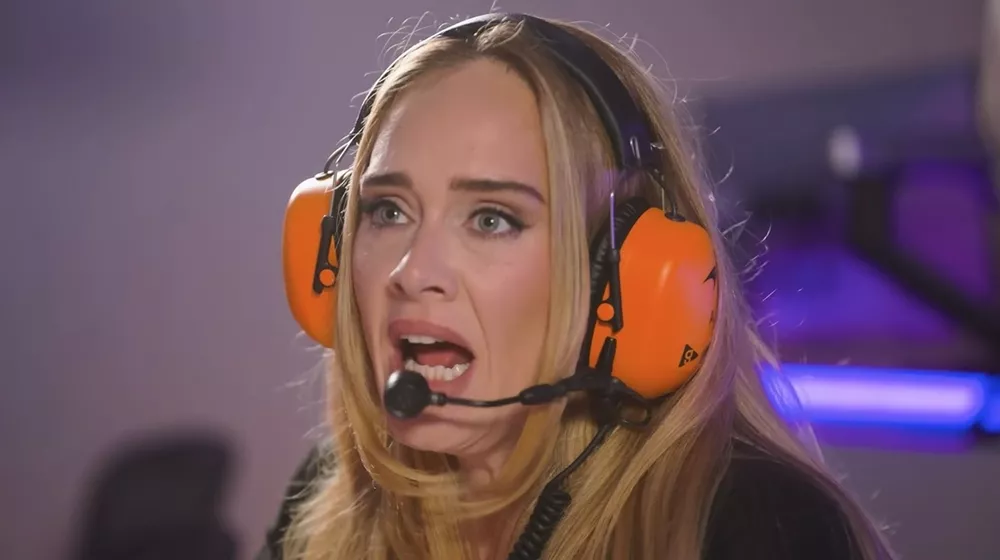 Η Adele στις εγκαταστάσεις της McLaren